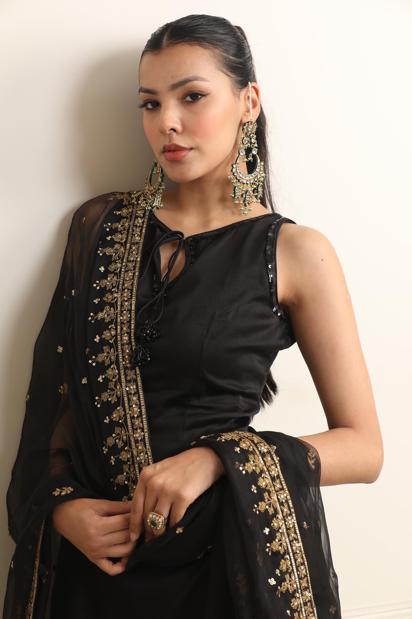 Siyah Embroidered Salwaar Set