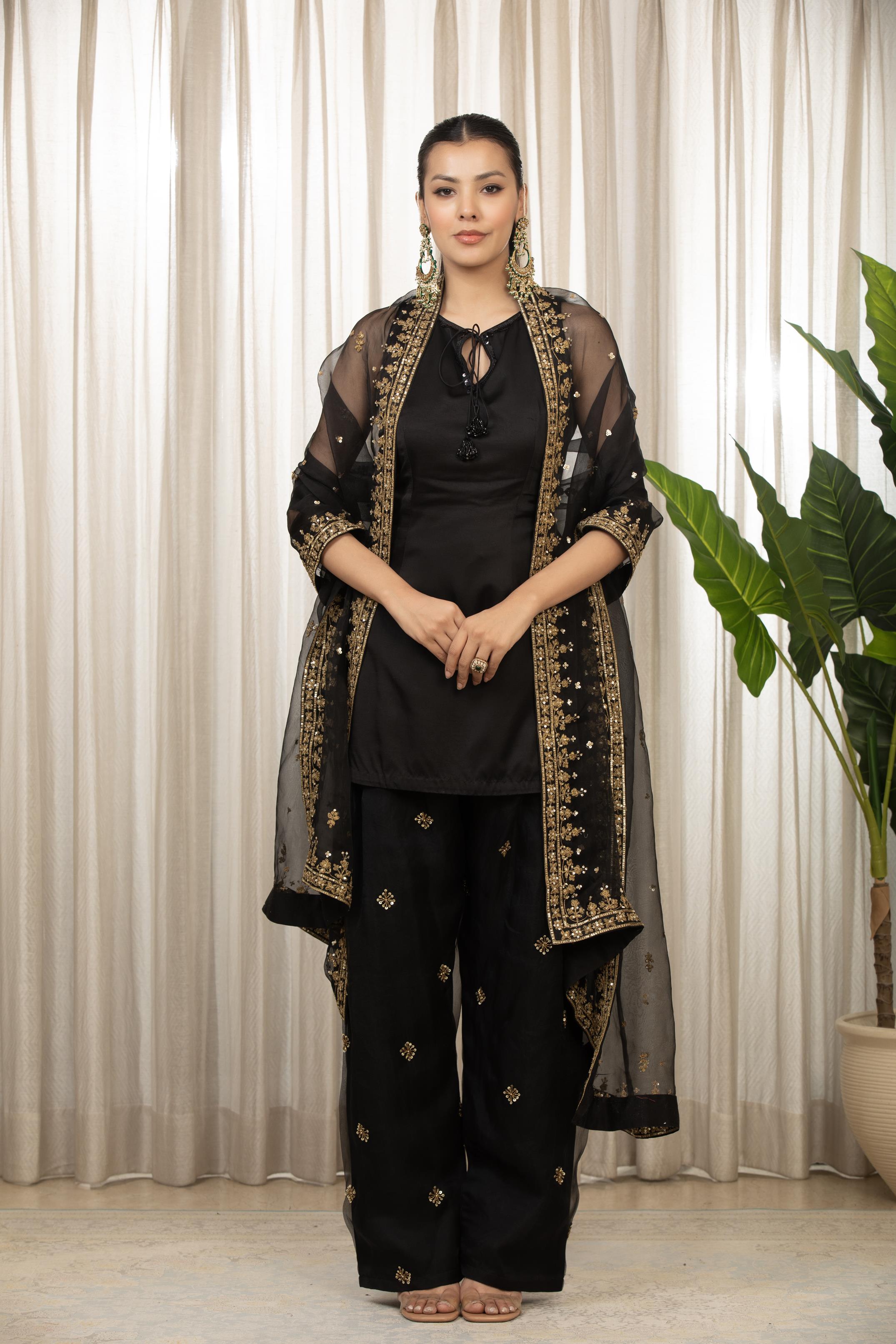 Siyah Embroidered Salwaar Set