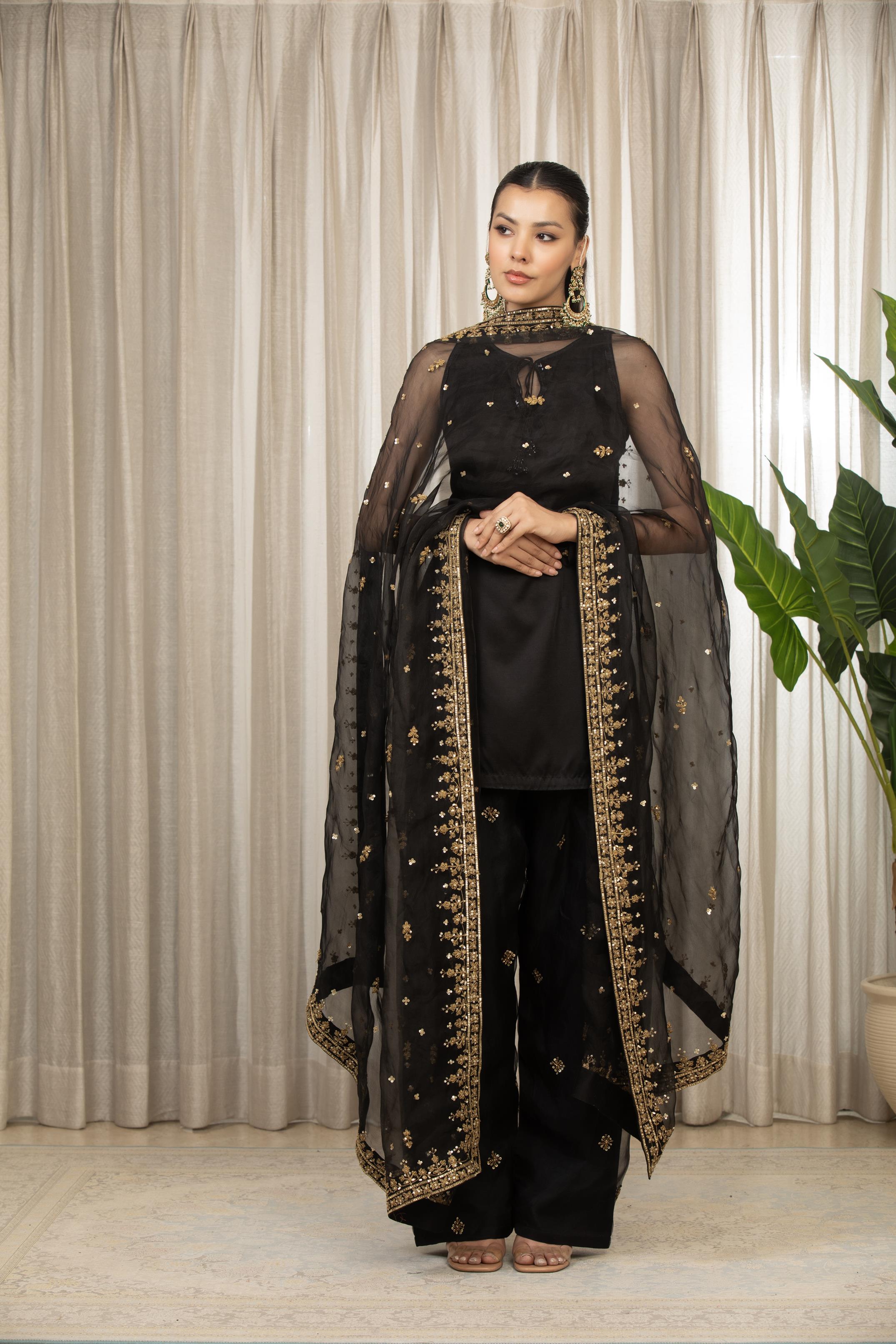 Siyah Embroidered Salwaar Set