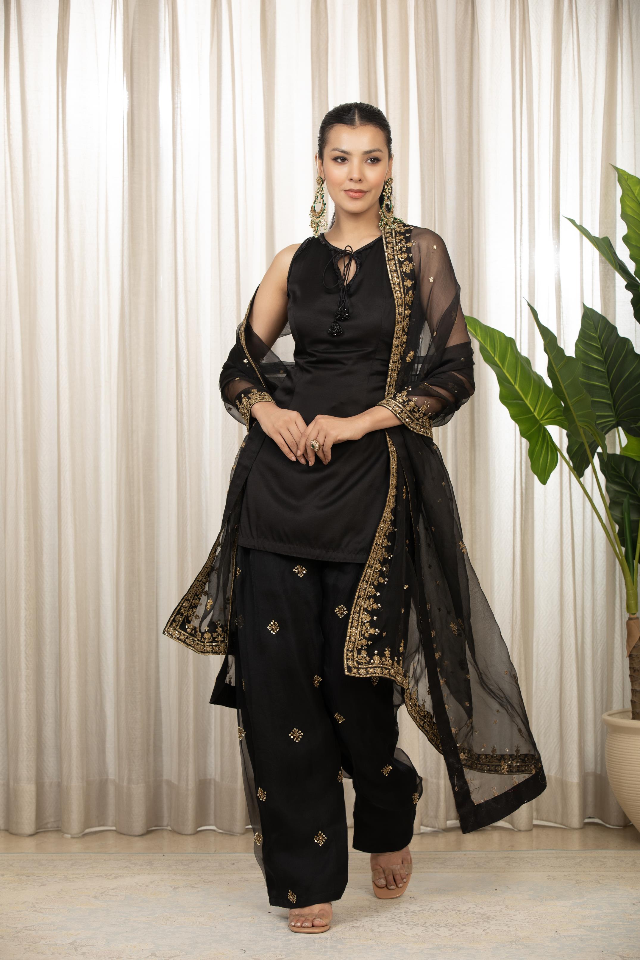 Siyah Embroidered Salwaar Set