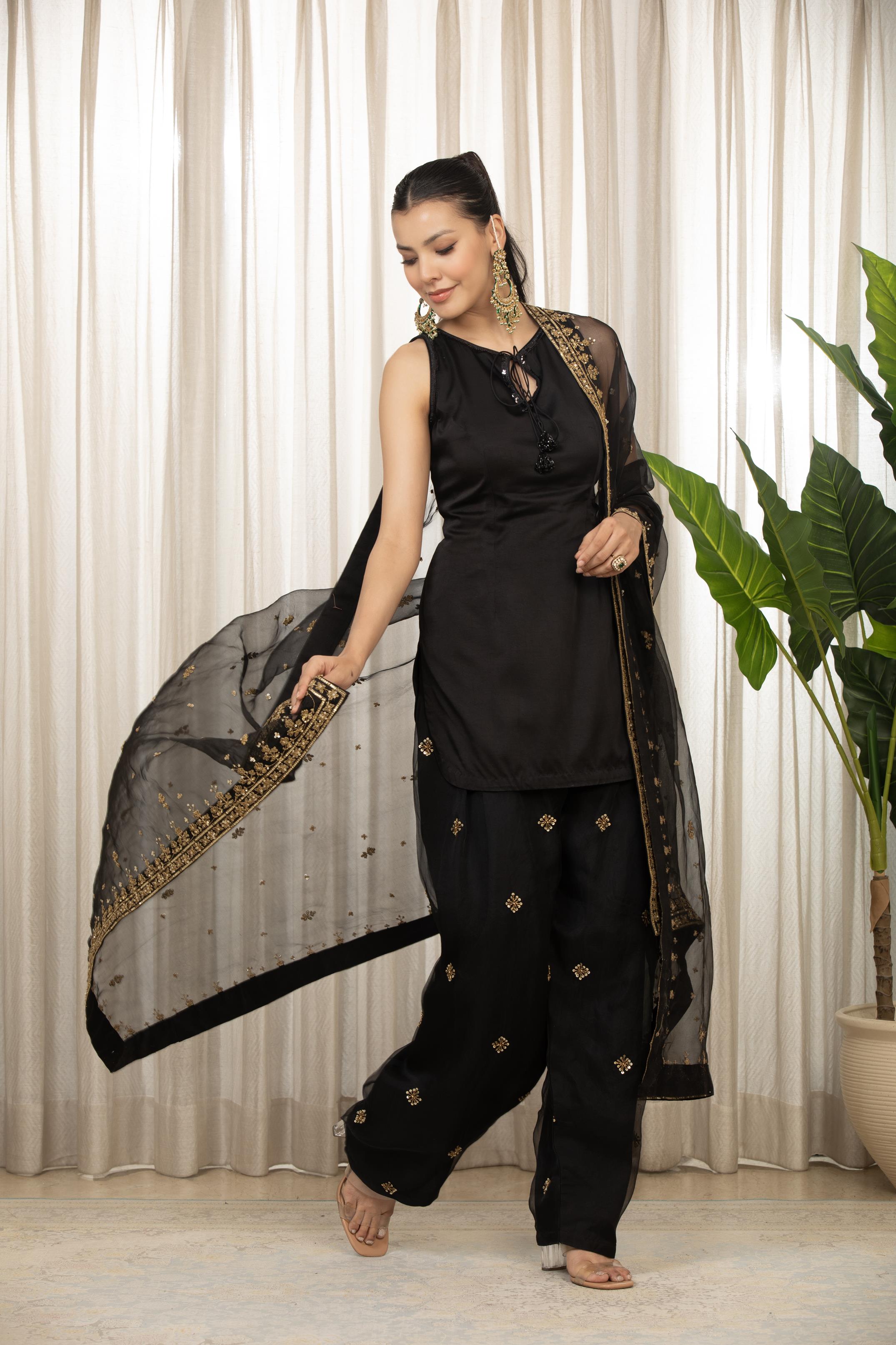 Siyah Embroidered Salwaar Set